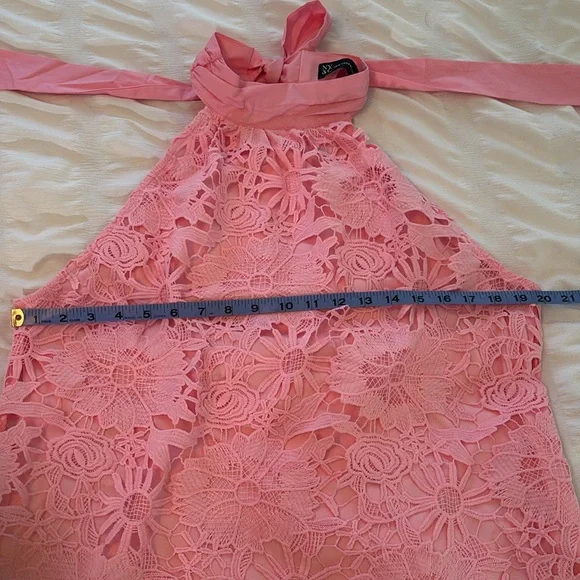 NY&Co Halter Neck Crochet Lace Bow Back Top - size large - NWT - Picture 7 of 12